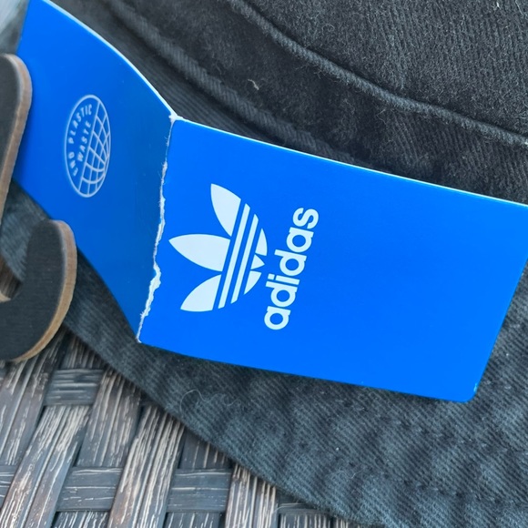 NWT Unisex Adidas bucket cap - Picture 3 of 5